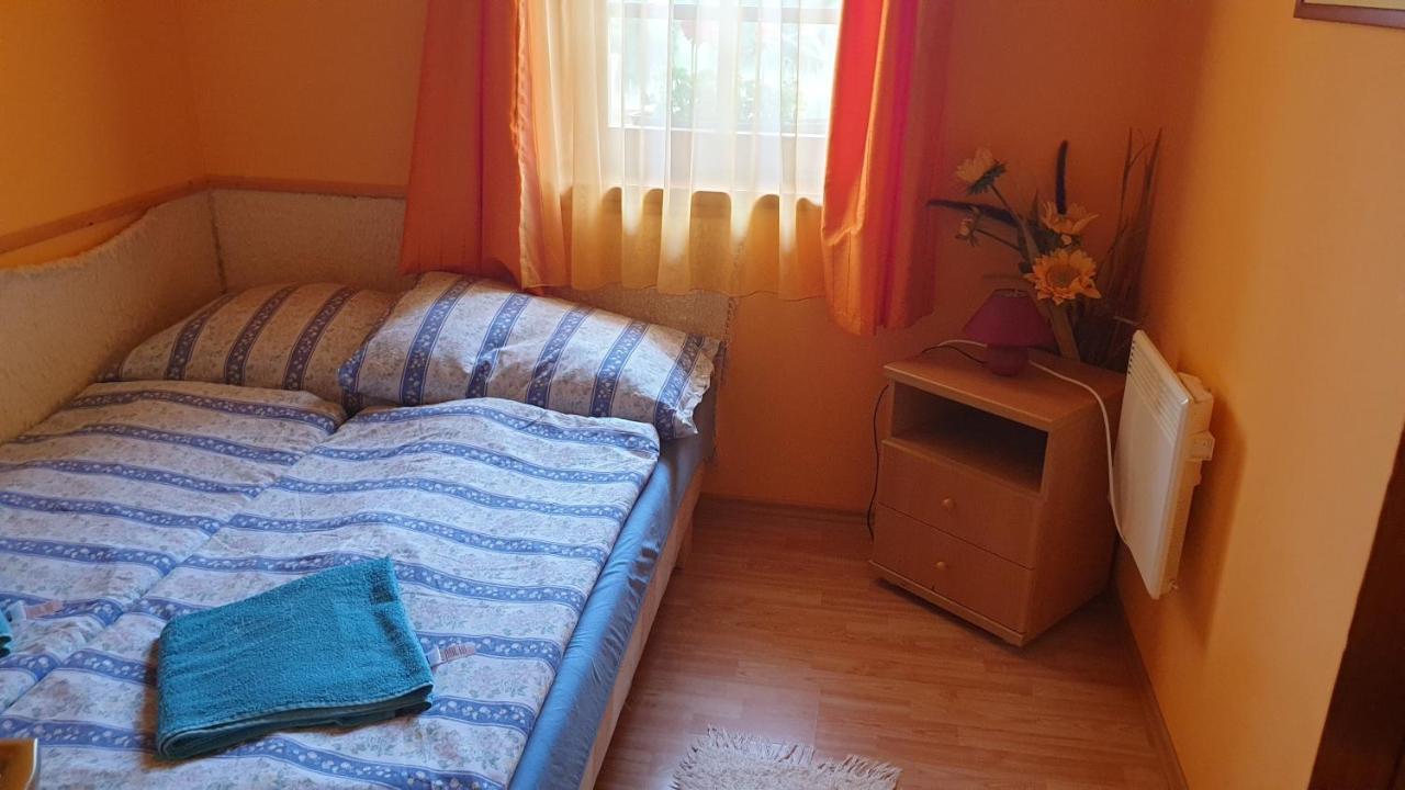 Szabó Pince Vendégház Balatonederics Exterior foto