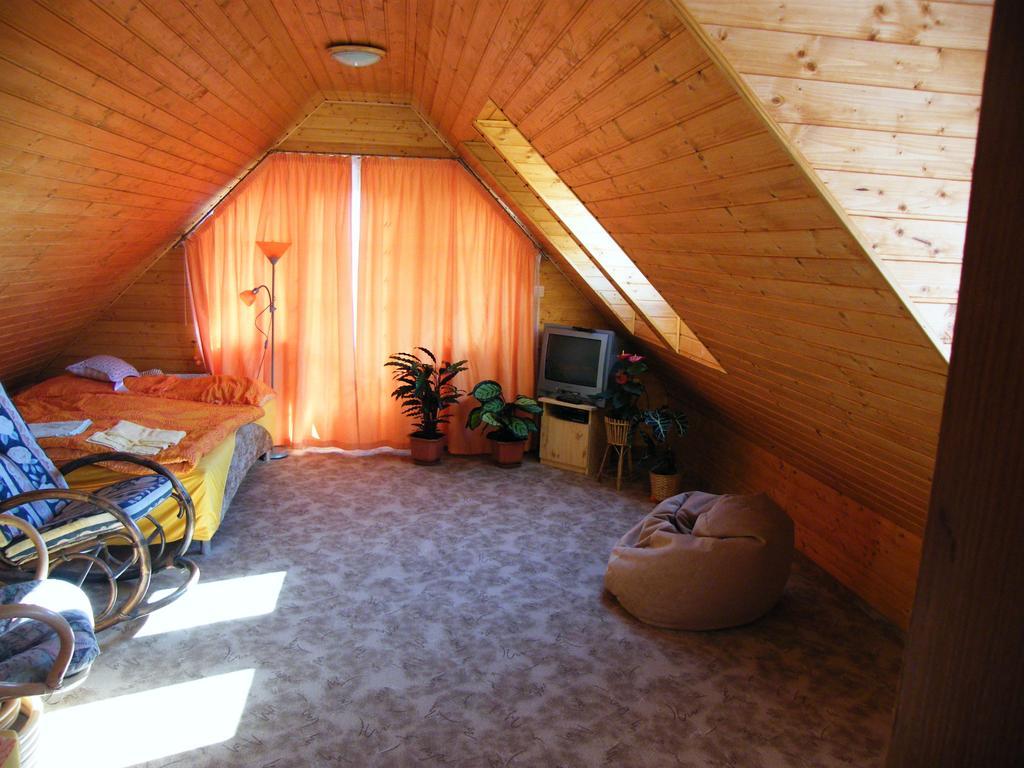 Szabó Pince Vendégház Balatonederics Exterior foto